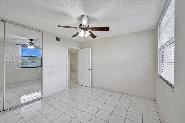 Building Photo - 1502 Whitehall Dr