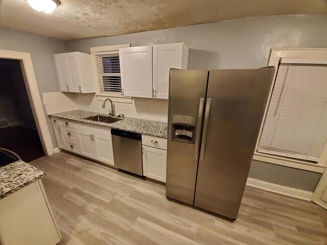 Building Photo - 1192 E 66 St