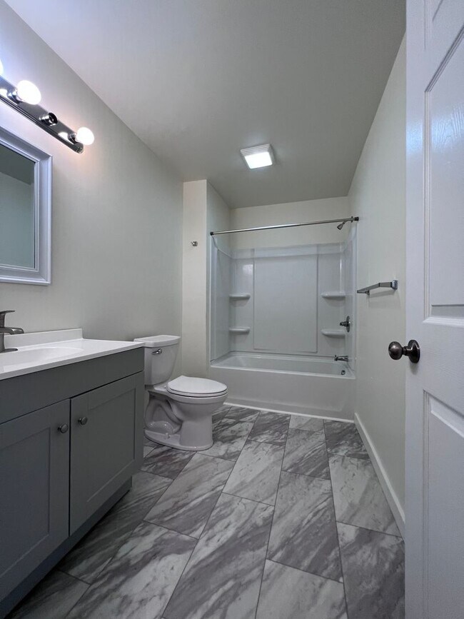 Building Photo - Updated 5BR 3bath house with off street parking!