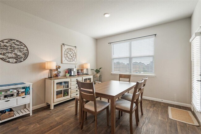 Building Photo - 205 Strand Ln