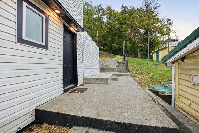 Building Photo - 1041 Market St