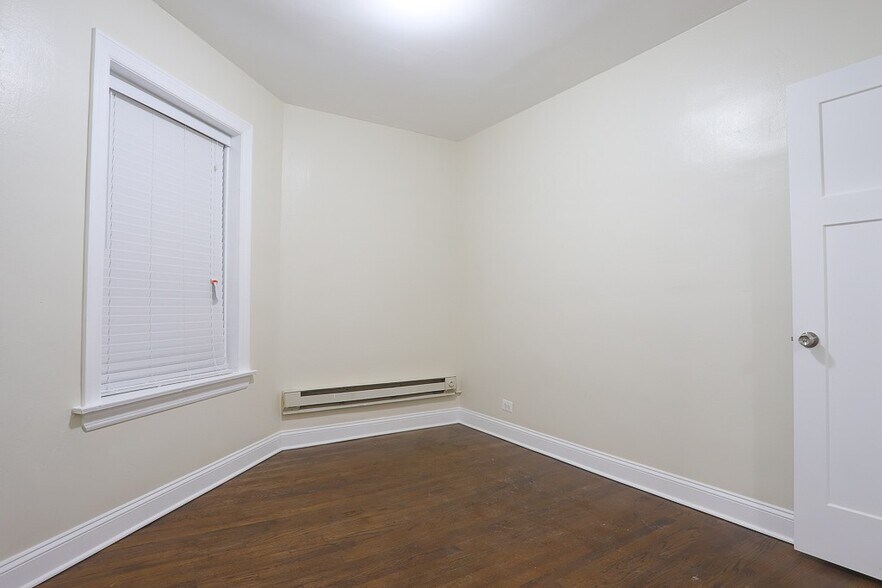 Building Photo - 3817.5 N Greenview Ave