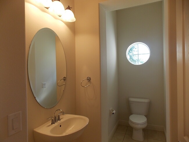 Building Photo - 1271 W Skyview Crossing Dr