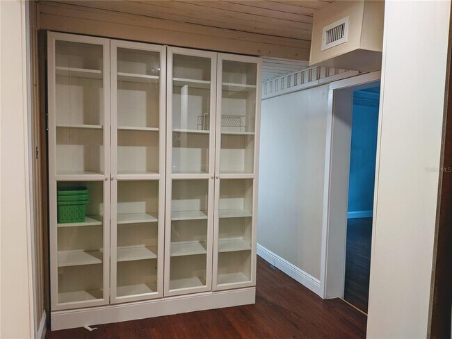 Building Photo - 5907 N Tampa St