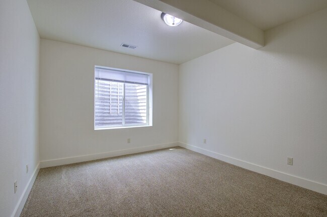 Building Photo - 7401 Turnbull Ct