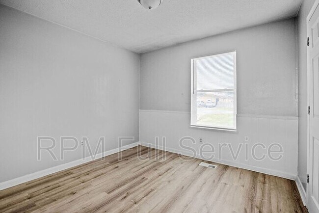 Building Photo - 103 Hubert Dr