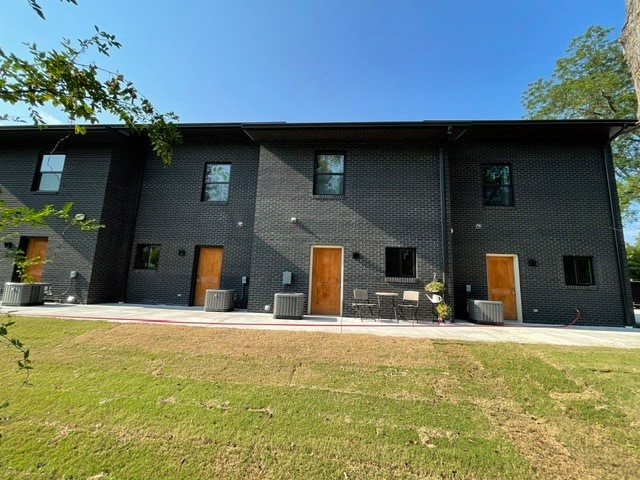 Building Photo - 220 S 15th St