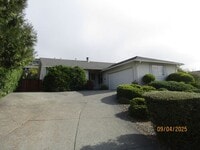 Building Photo - Newly remodeled single story home walking ...
