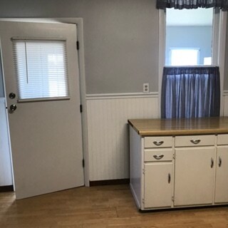 Building Photo - 210 E Main St