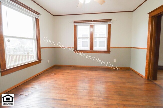 Building Photo - $300.00 off first months rent!! Now availa...