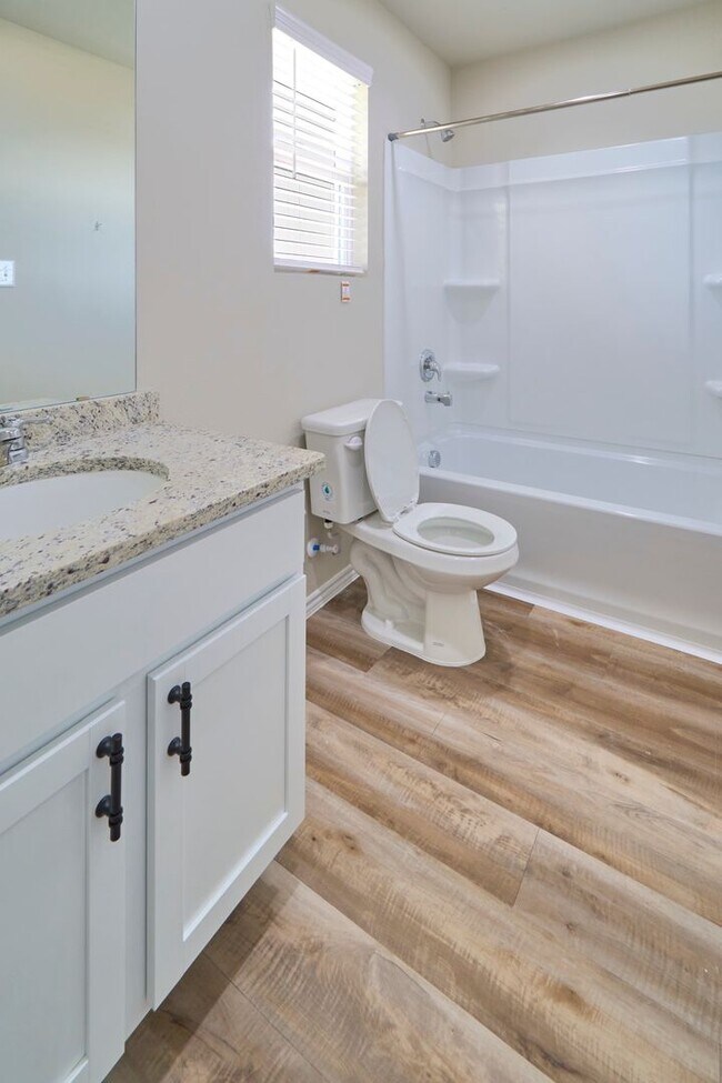Building Photo - Hunters Ranch Beauty! 3 Bedroom 2 1/2 Bath Townhome