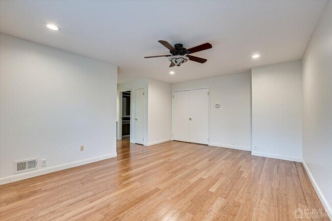 Building Photo - 3902 Springbrook Dr