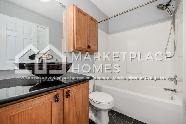 Building Photo - 2457 Lorraine Ct