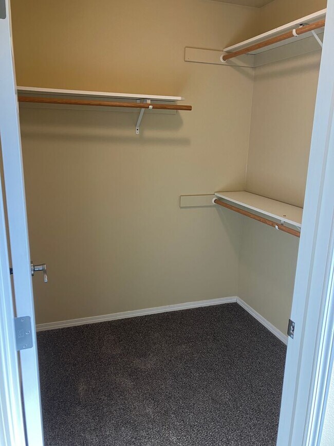 Building Photo - *$1,000 Off 1st Month's Rent!* Well-Kept Three Bedroom Home in West Salem