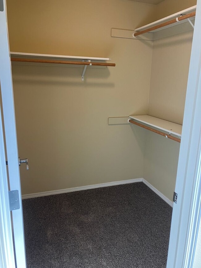 Building Photo - Well-Kept Three Bedroom Home in West Salem