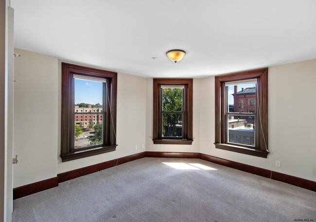 Building Photo - 510 Broadway