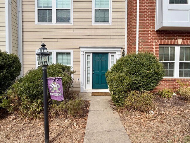 Building Photo - 713 Rainier Rd