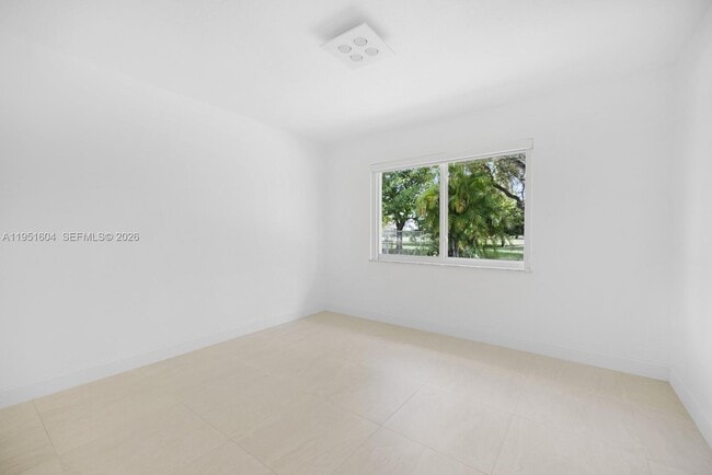 Building Photo - 2045 SW 125th Ct