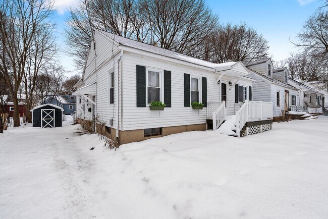 Building Photo - 243 Harwood Ave