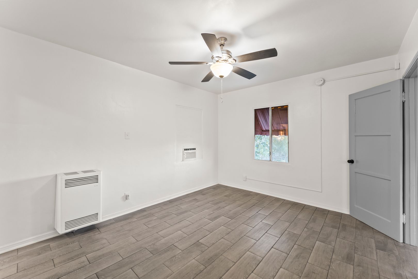 Building Photo - 10639 Fitzroy Ave