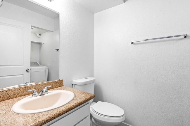 Building Photo - SPACIOUS 3BEDROOM TOWNHOUSE IN 89103
