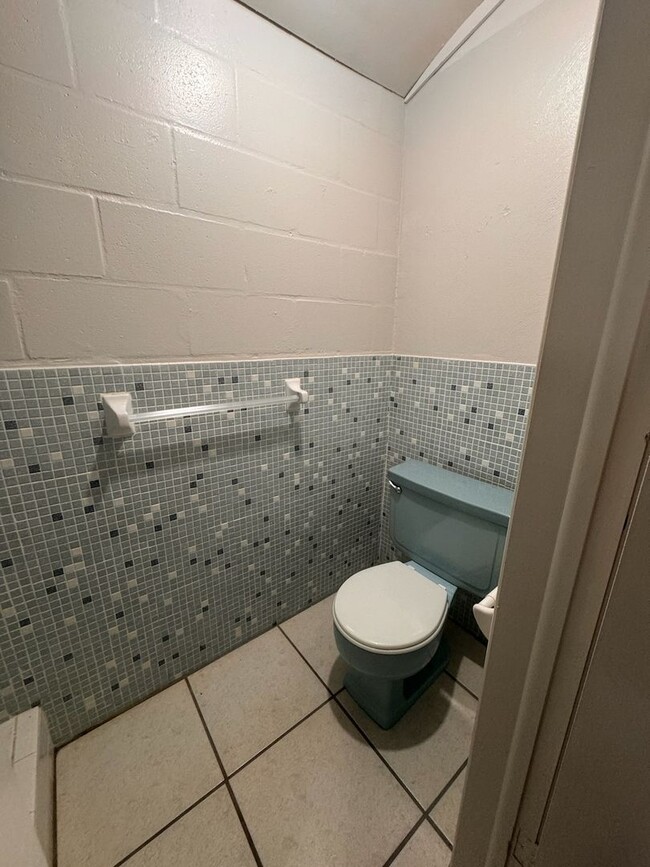Building Photo - 2 Bedroom 1.5 Bath Clean & Cozy Home for Rent