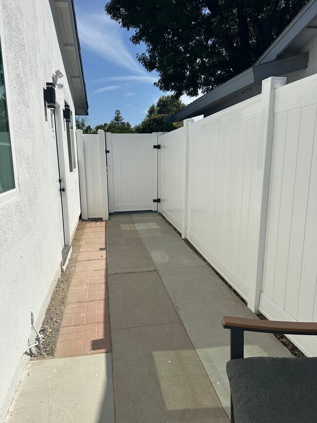 Building Photo - 20127 Citronia St