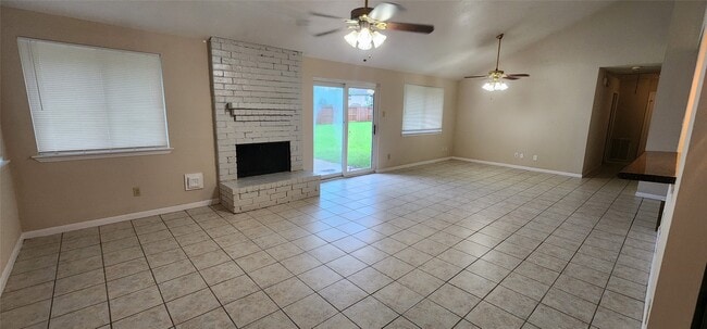 Building Photo - 15215 Ensenada Dr