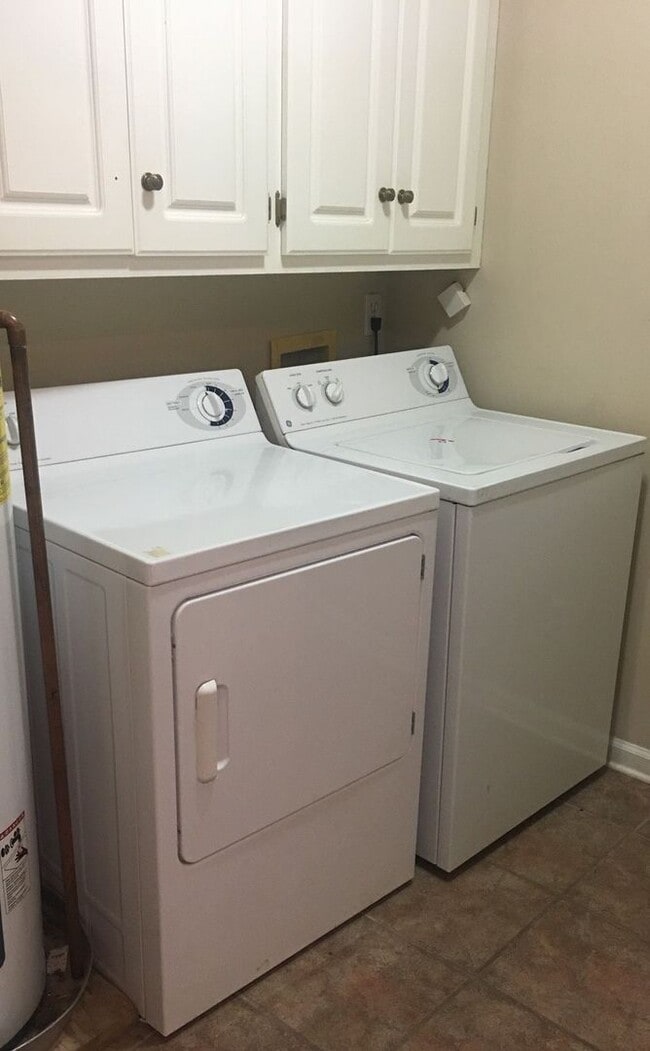 Building Photo - Grecian Gardens