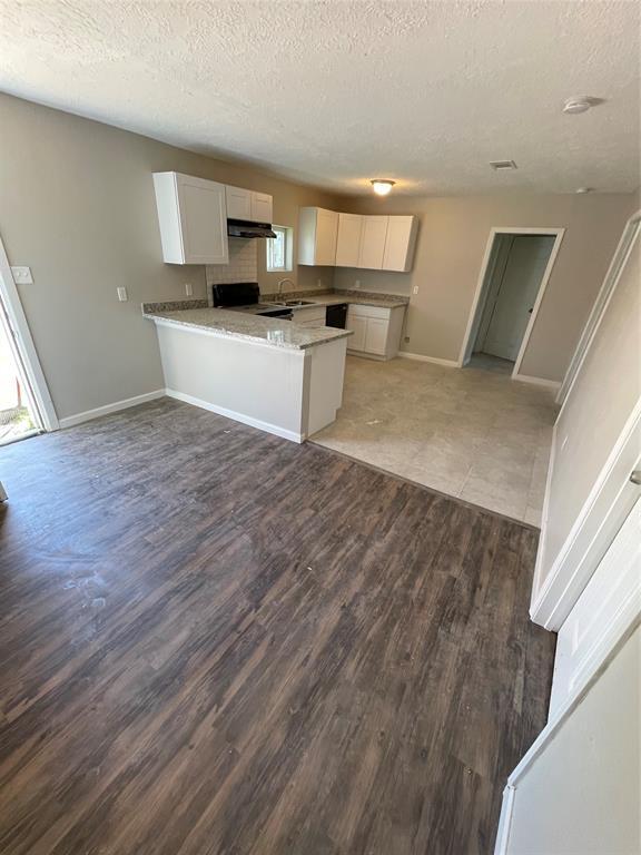 Building Photo - 5006 Ridgeway Dr