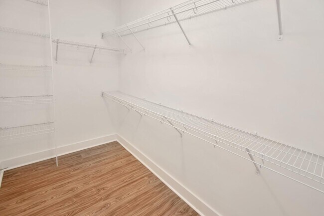 Building Photo - 650 E Brooklyn Vlg Ave