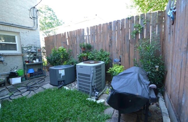 Building Photo - 1507 McDuffie St