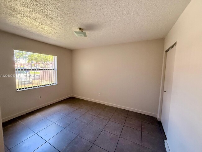 Building Photo - 860 NE 209th Terrace