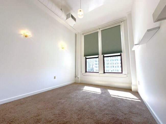 Building Photo - 1 bedroom Condo in Cawker Building