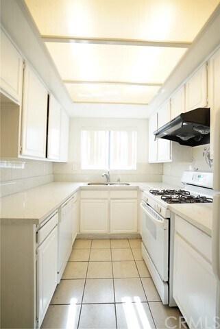 Building Photo - 1012 S Marengo Ave