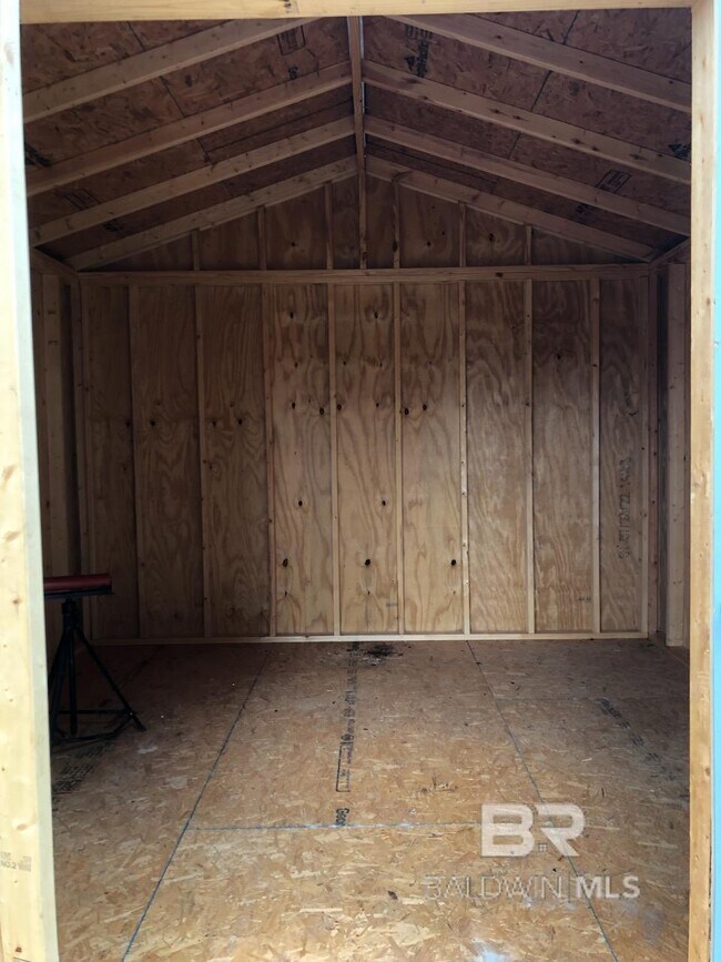 Building Photo - 210 Swallow Cir