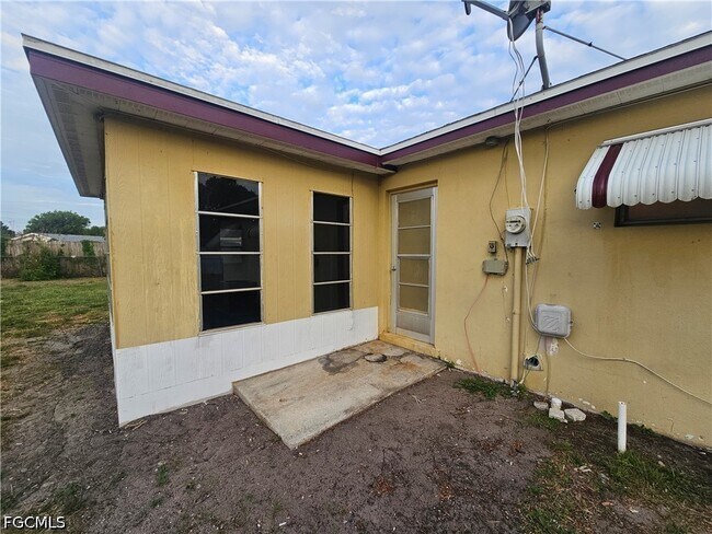 Building Photo - 423 Morgan Cir S