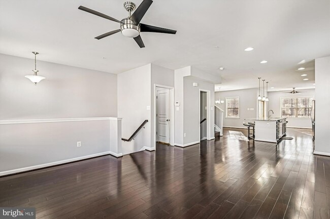 Building Photo - 7523 Holly Ridge Dr