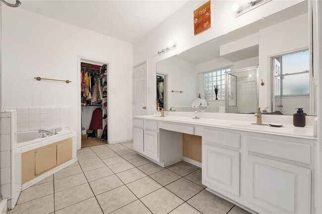 Building Photo - 23707 Hackberry Dr