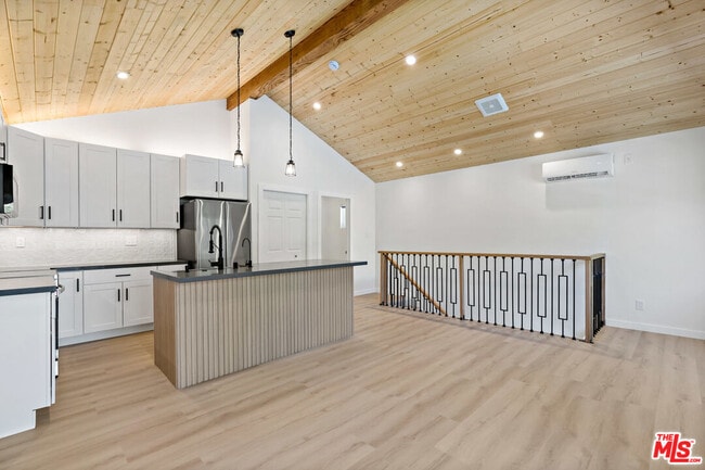 Building Photo - 23906 Darbun Dr