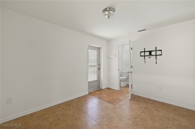 Building Photo - 2150 Aruba Ave