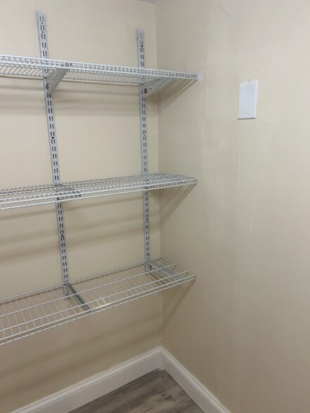 Building Photo - 543 Central St