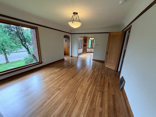 Building Photo - Newly Remodeled 3 bedroom/2 bath Craftsman in Kenton
