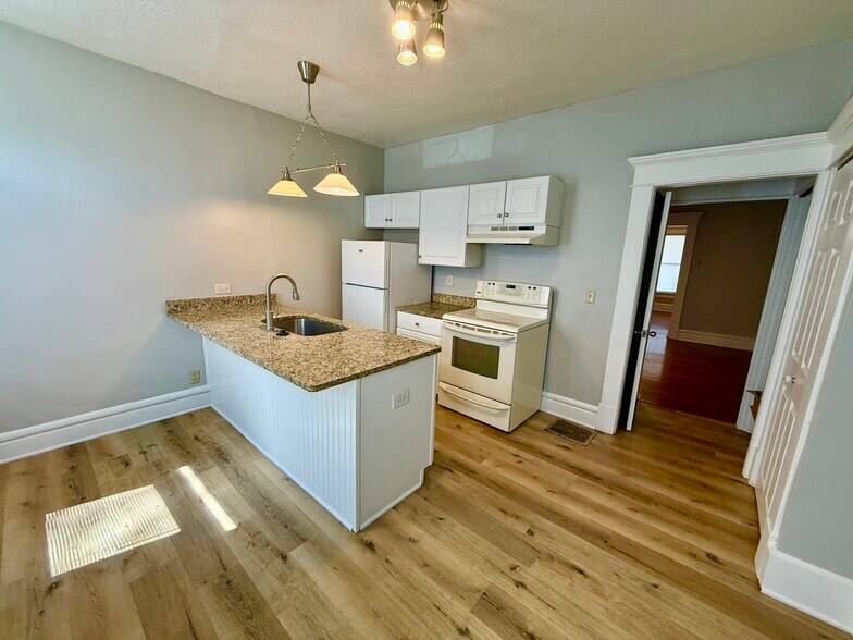 Building Photo - 325 Clinton St