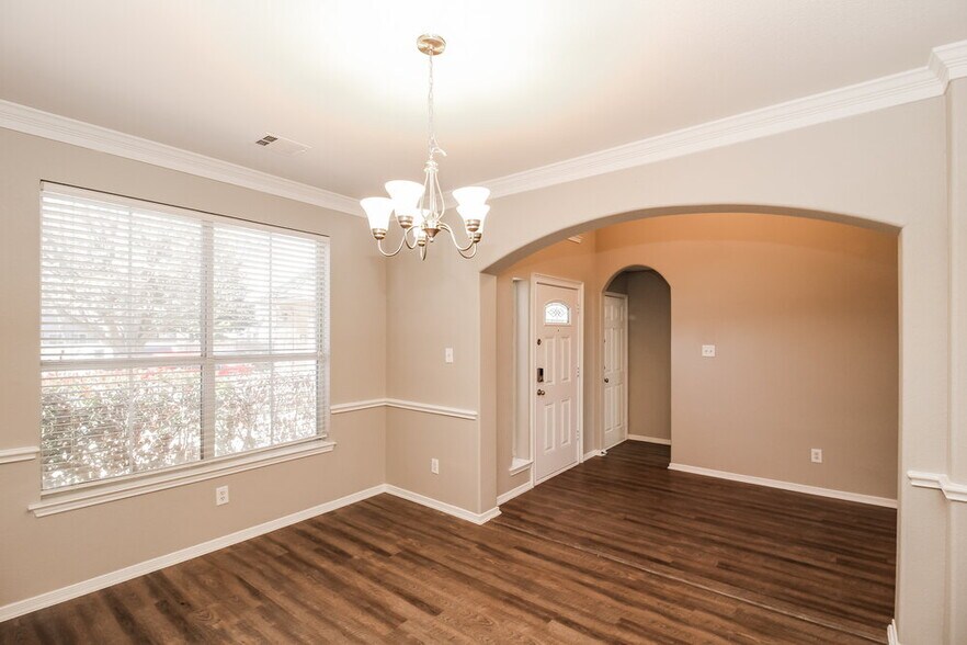 Building Photo - 1483 Applewood Dr