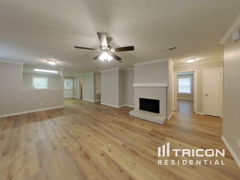 Building Photo - 8009 Mosstree Dr