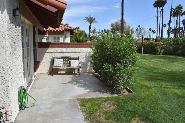 Building Photo - 113 Vitoria Ln