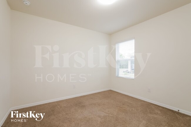 Building Photo - 119 SE 20th St