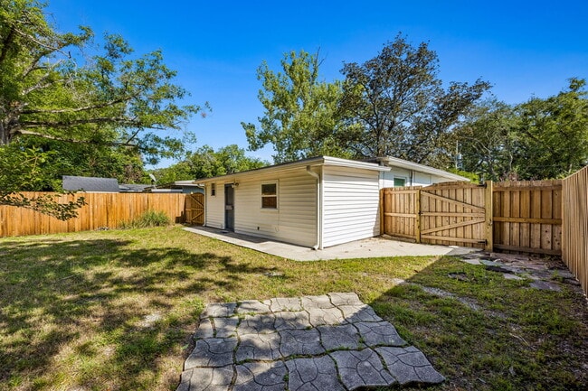 Building Photo - 3233 Dellwood Ave
