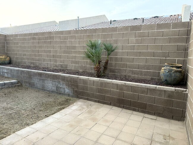 Building Photo - Yuma Meadows Rental